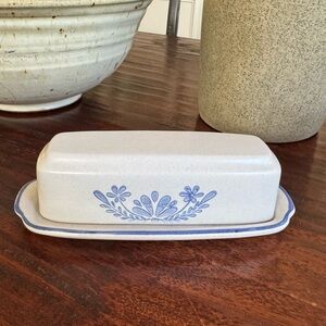 Pfaltzgraff Yorktowne blue floral covered butter dish